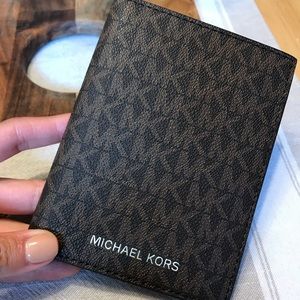 Micheal Kors Bedford Travel Passport Wallet